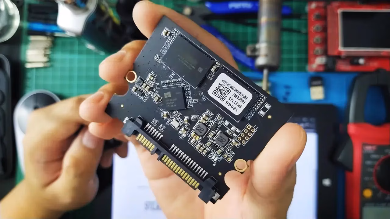 PCB SSD SATA Usai Dibongkar